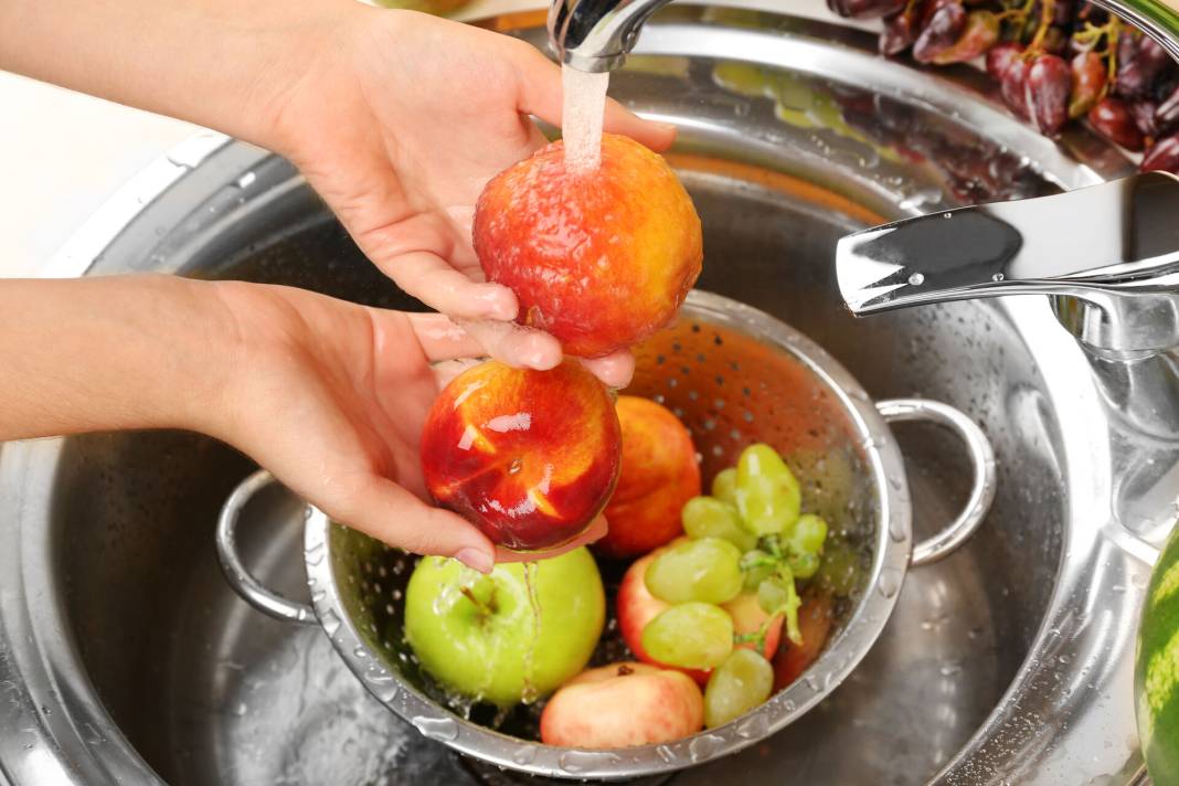 Meyve ve sebze yiyen herkes bu hatayı yapıyor! Uzmanlar doğrusunu açıkladı 9